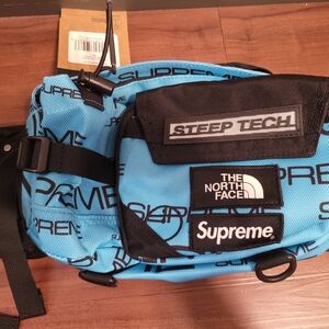 Supreme x The North Face Fanny Pack